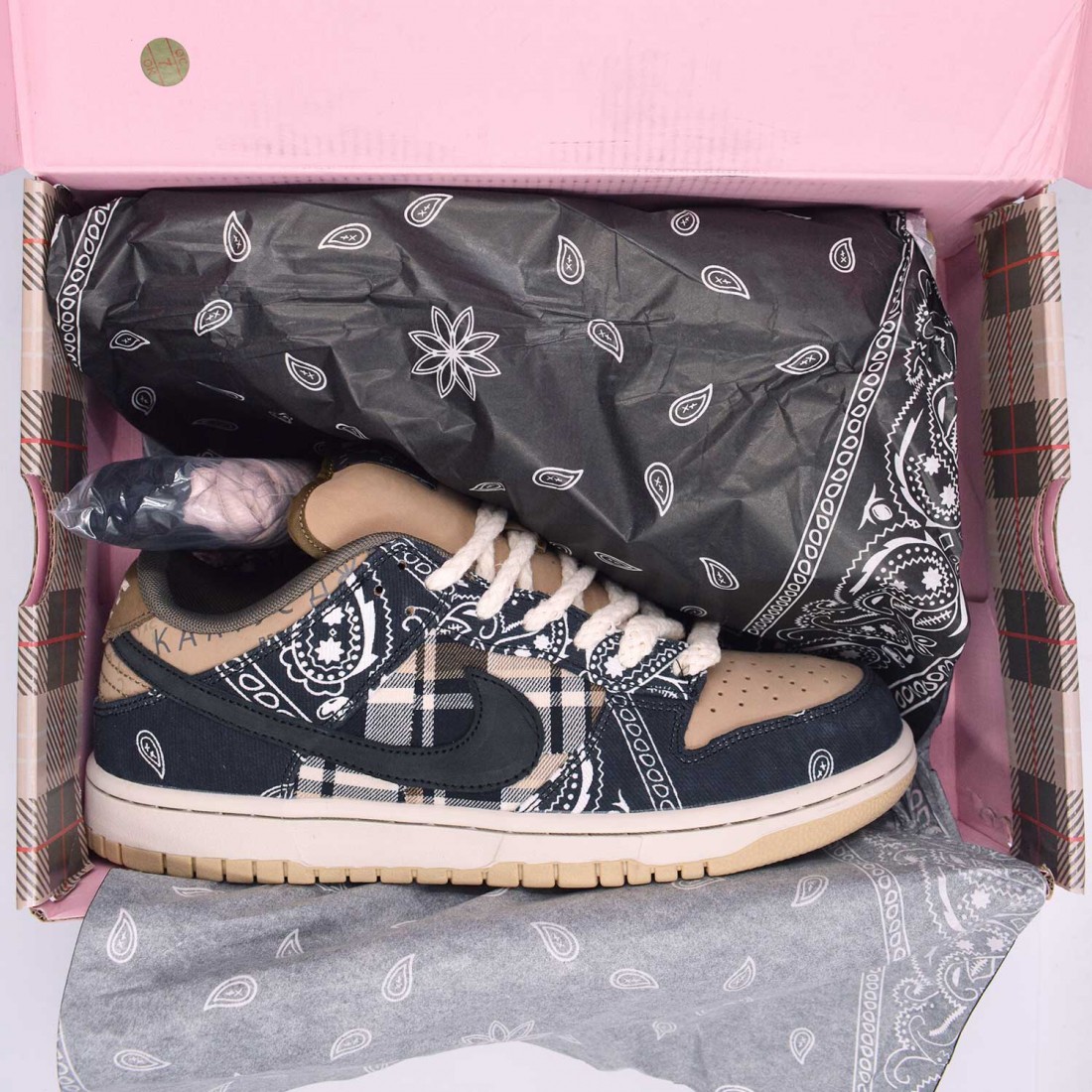 travis scott x dunks
